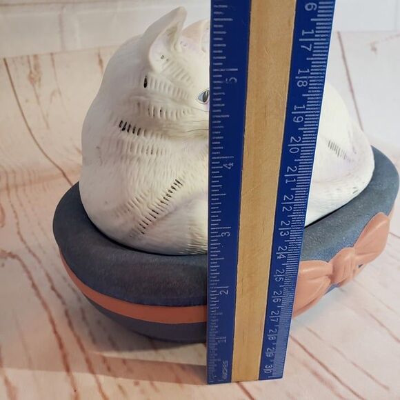 Vintage 80s Silvestri Ceramic White Cat Covered Bowl 7" Farmhouse Trinket Dish - Picture 8 of 10